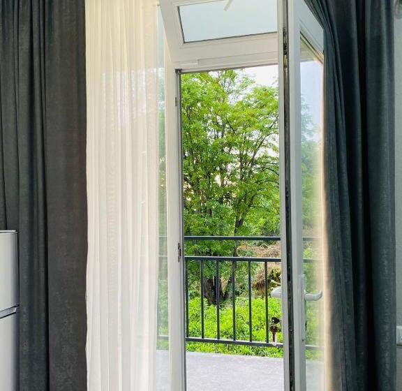 اتاق استاندارد با بالکن, Emma S Guest House