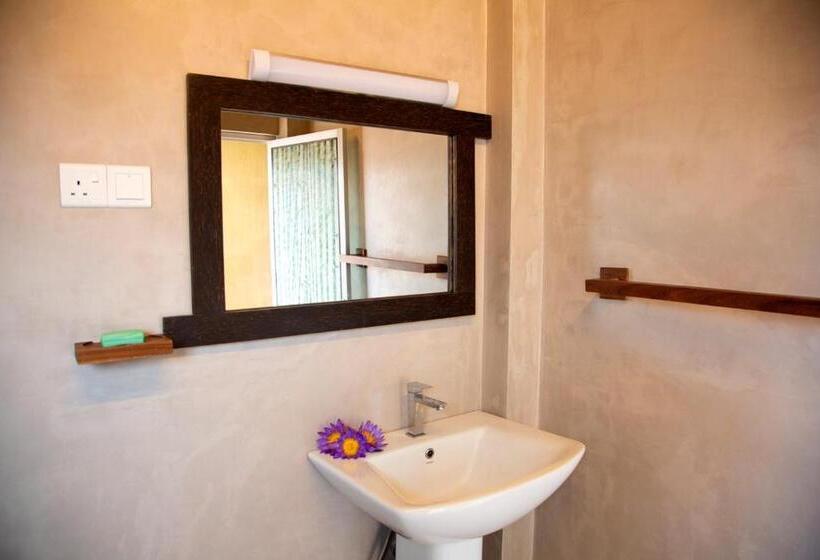 اتاق استاندارد سه نفره, Negombo Green Palace