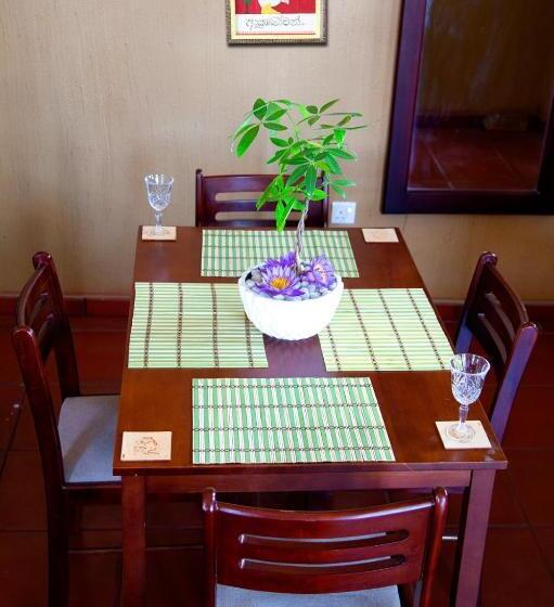 اتاق استاندارد سه نفره, Negombo Green Palace