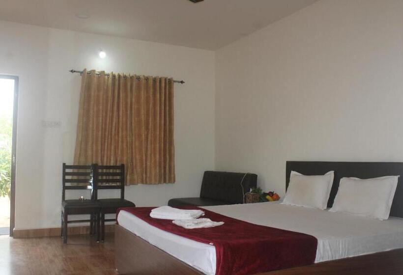 اتاق لوکس با تخت بزرگ, Strawberry Resort