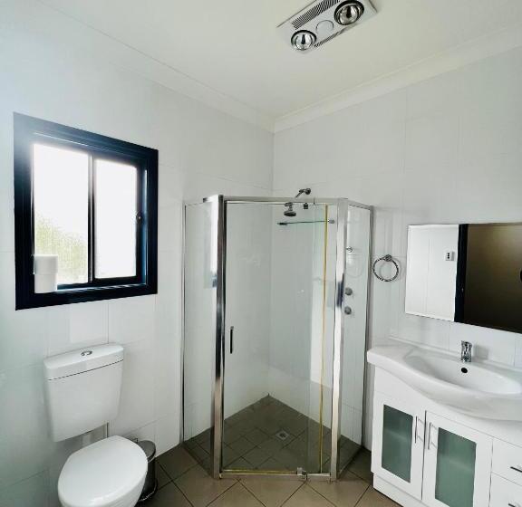 اتاق لوکس, Mirambeena Motel