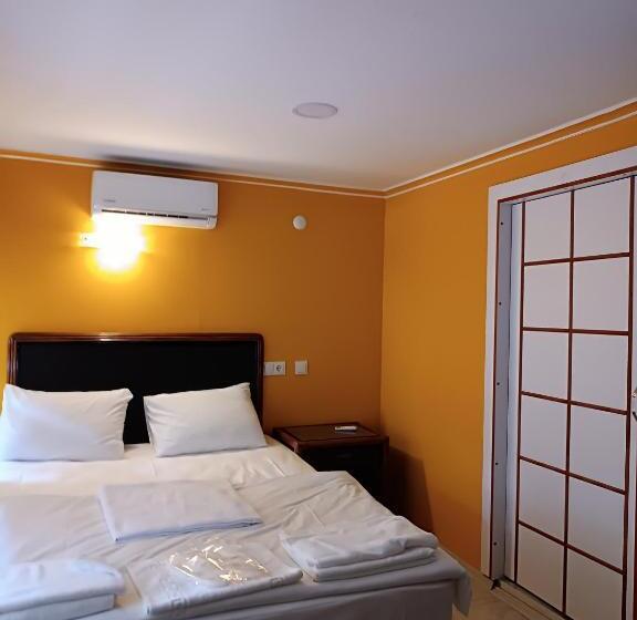 Economy Triple Room, Tag Pansiyon