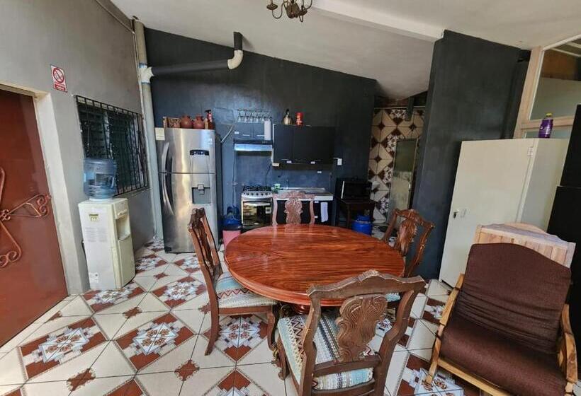 اتاق لوکس, Hostal El Porrón