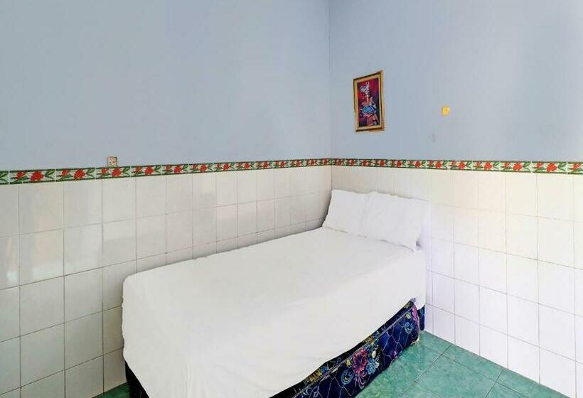 اتاق اکونومی, Spot On 92399 Hotel Sekar Jagat Near Pantai Baluk Rening