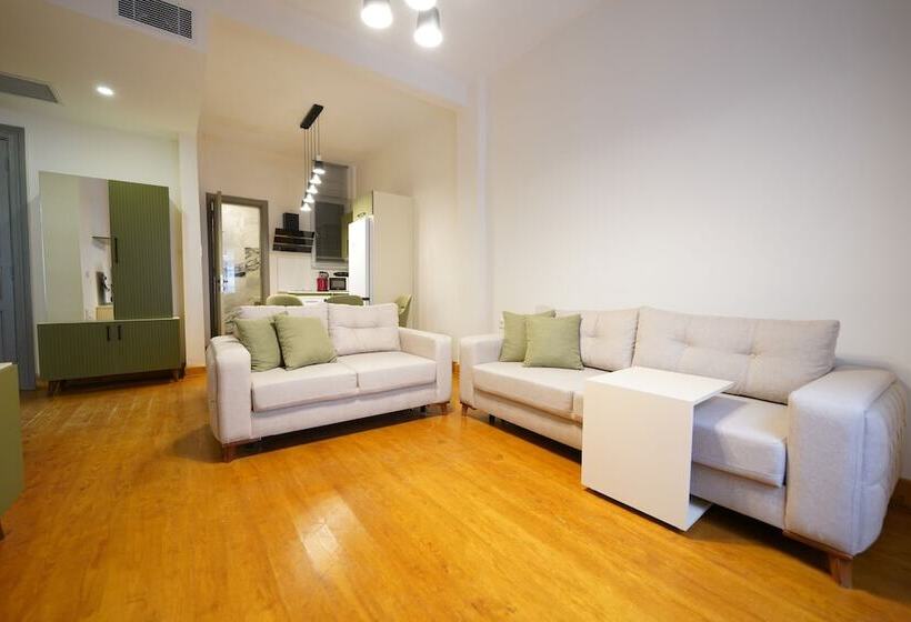 سوییت خانوادگی, Monev Suites