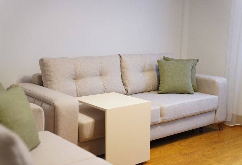 سوییت خانوادگی, Monev Suites