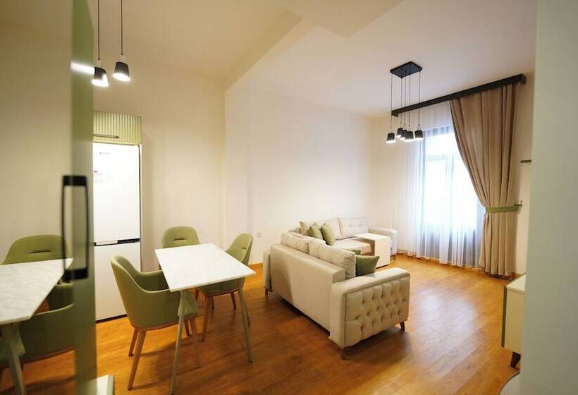 سوییت خانوادگی, Monev Suites