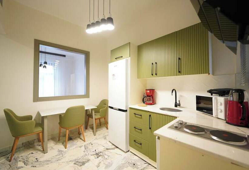 سوییت خانوادگی, Monev Suites