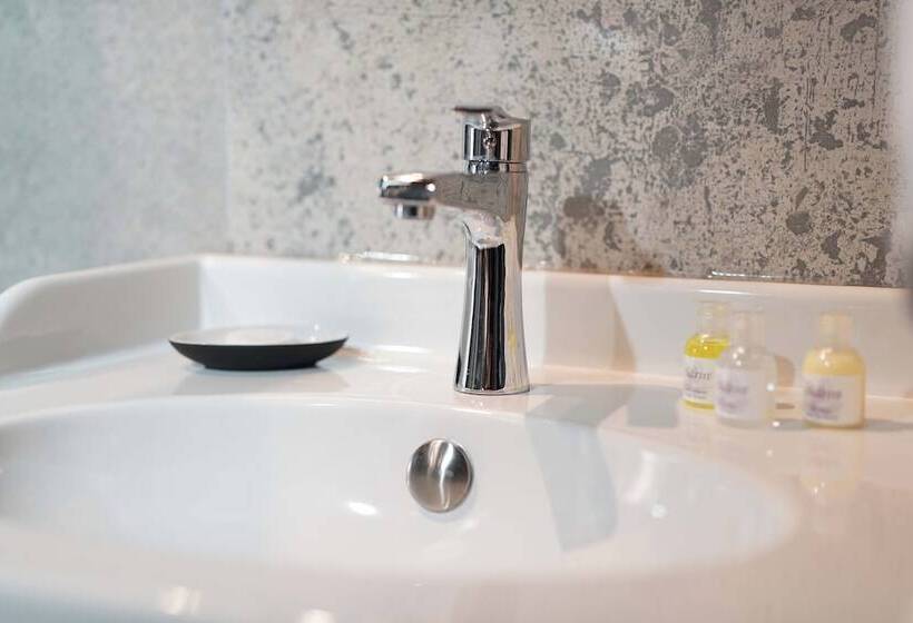 سوییت, Monev Suites