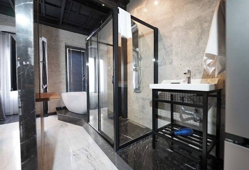سوییت, Monev Suites