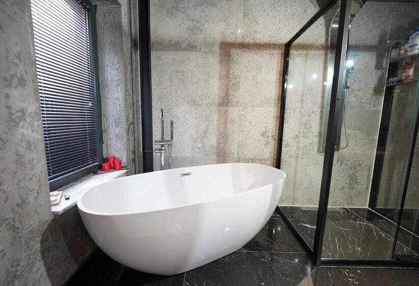 سوییت, Monev Suites