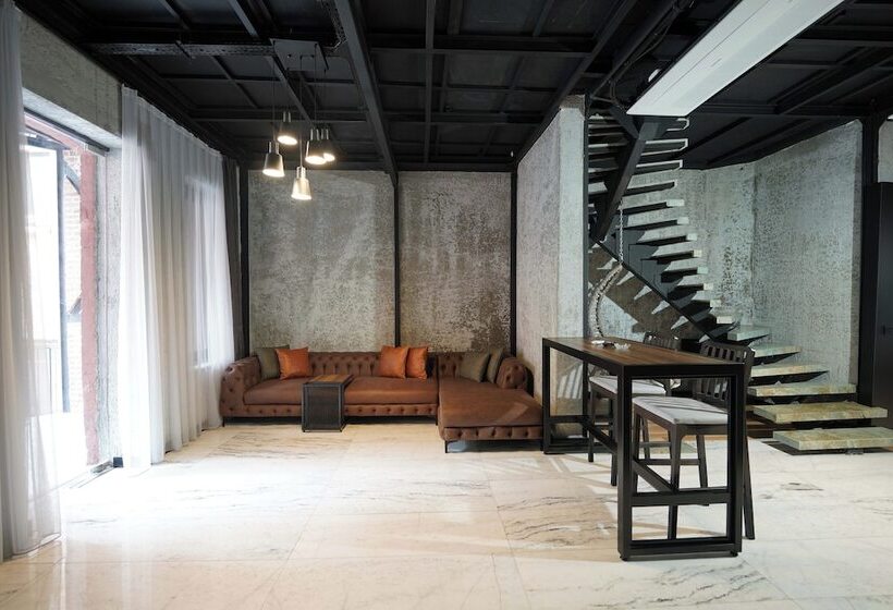 سوییت, Monev Suites
