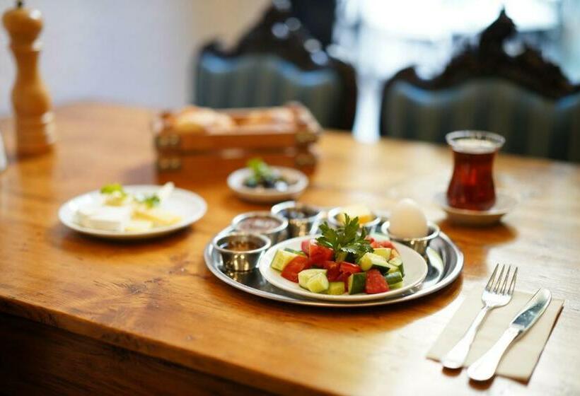 استودیوی استاندارد, Monev Suites