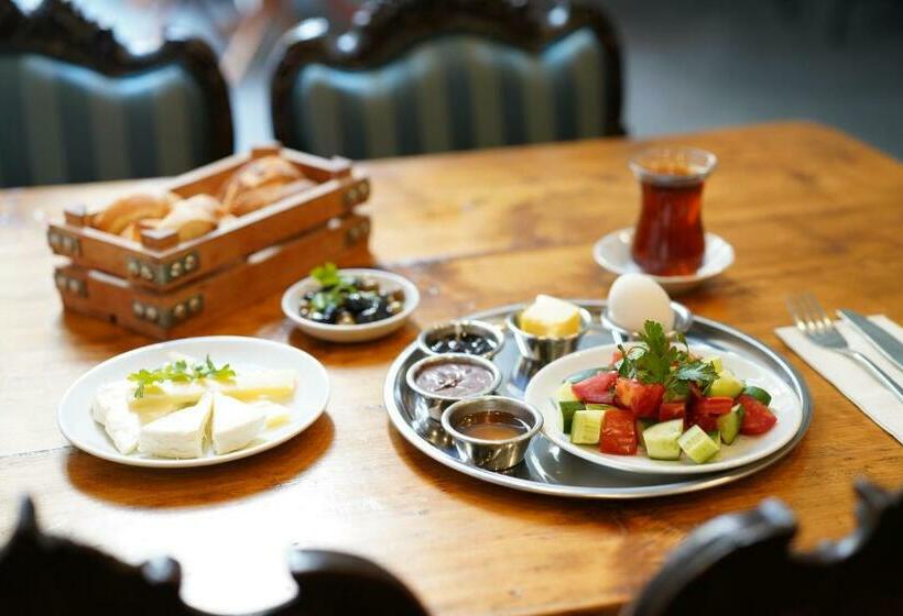 استودیوی استاندارد, Monev Suites