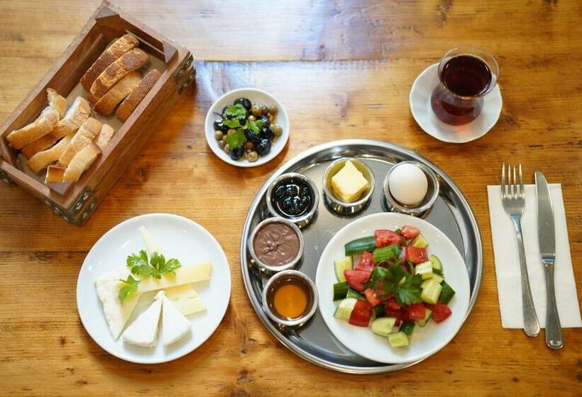 استودیوی استاندارد, Monev Suites