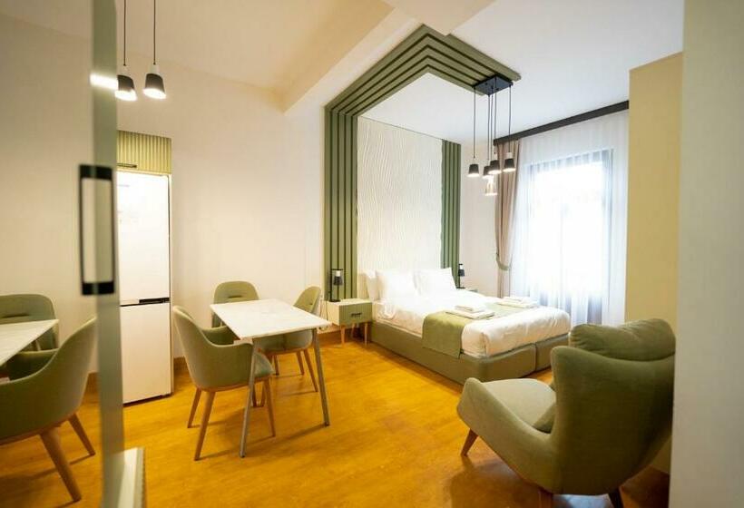 استودیوی استاندارد, Monev Suites