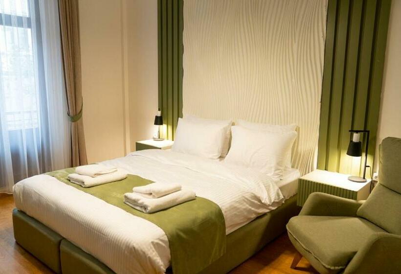 استودیوی استاندارد, Monev Suites