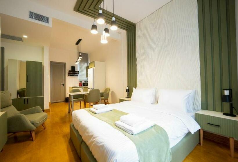 استودیوی استاندارد, Monev Suites