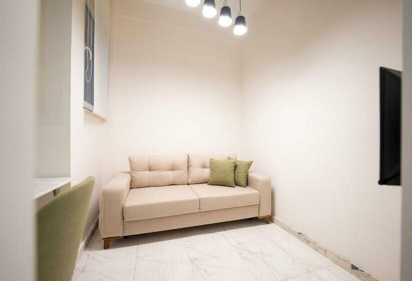 استودیوی استاندارد, Monev Suites