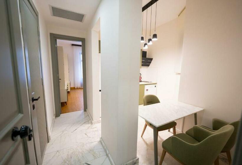 استودیوی استاندارد, Monev Suites