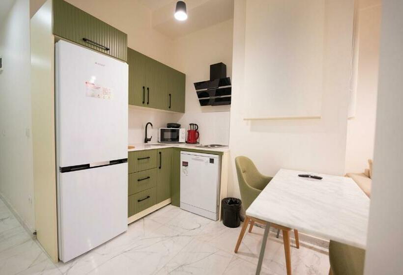 استودیوی استاندارد, Monev Suites