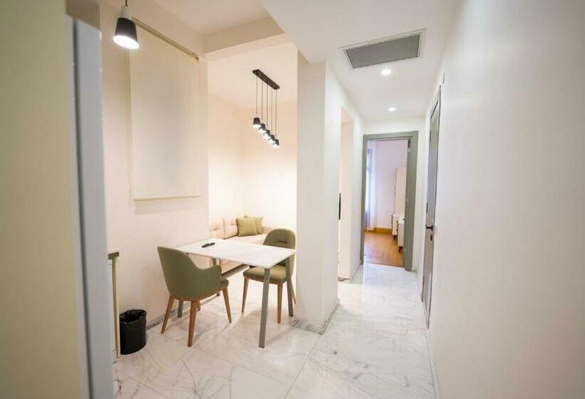 استودیوی استاندارد, Monev Suites