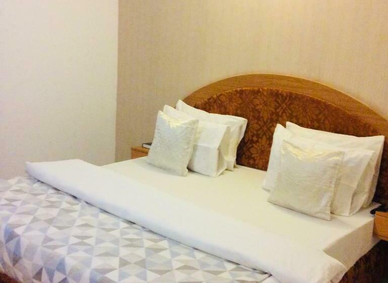 اتاق سوپریور با تخت بزرگ, Ne Yo Hotel & Rv Lodges