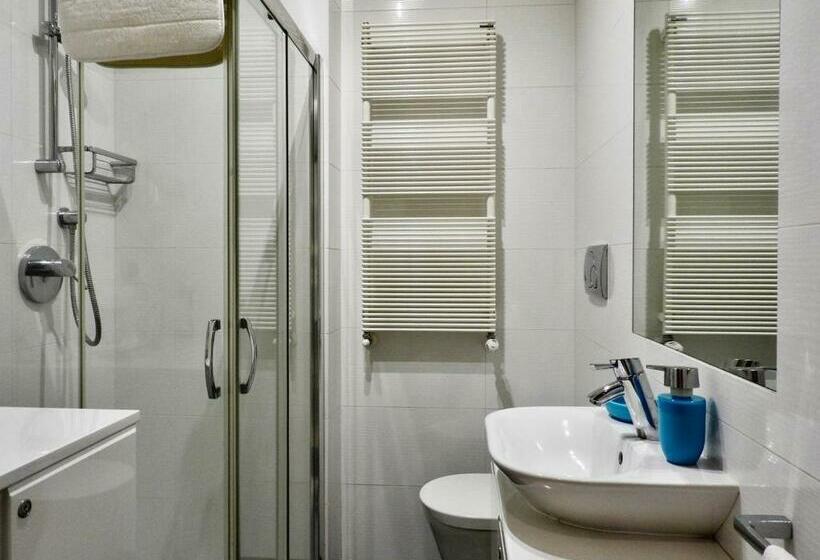 اتاق استاندارد یک نفره, Sole Tra I Pini   Foresteria Lombarda