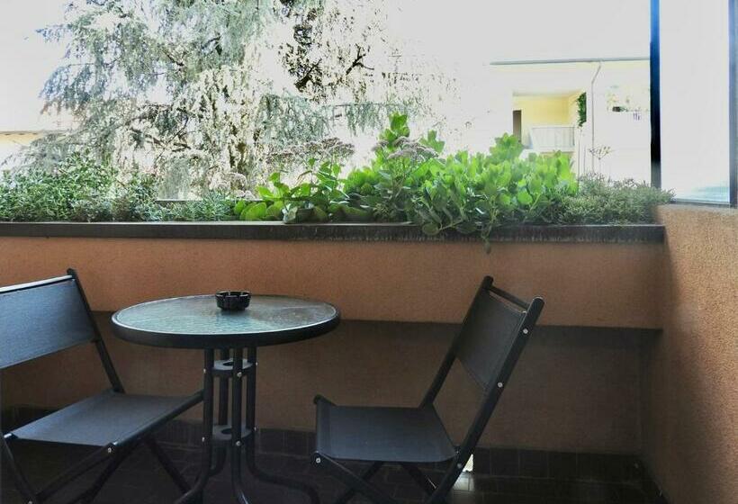 اتاق استاندارد یک نفره, Sole Tra I Pini   Foresteria Lombarda