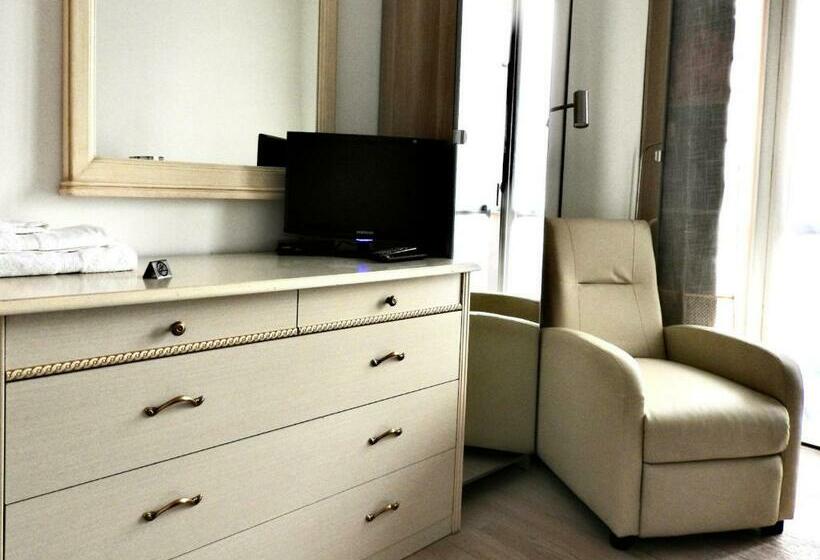 اتاق استاندارد یک نفره, Sole Tra I Pini   Foresteria Lombarda