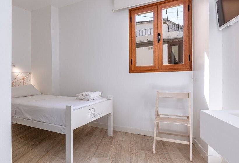 اتاق استاندارد یک نفره, AMC Granada