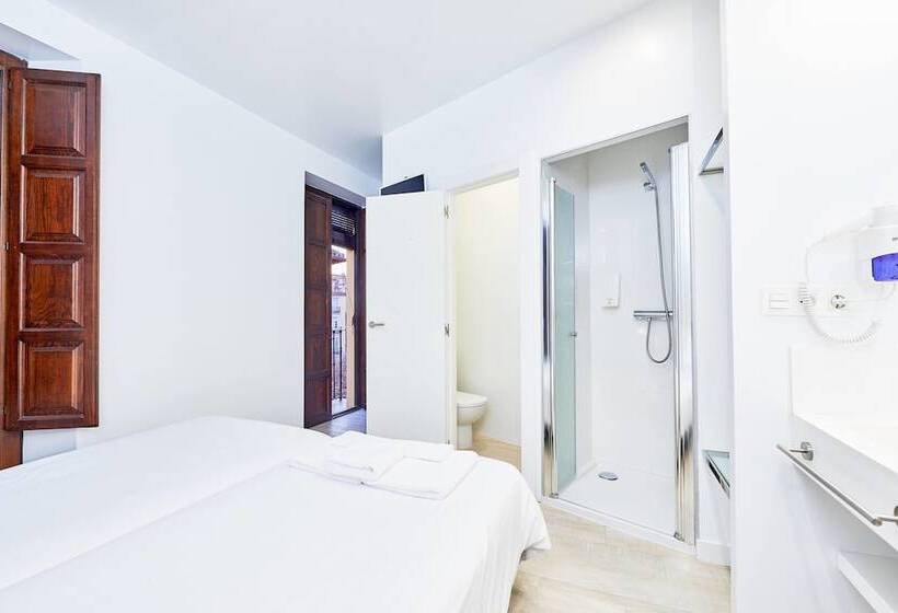 اتاق استاندارد, AMC Granada