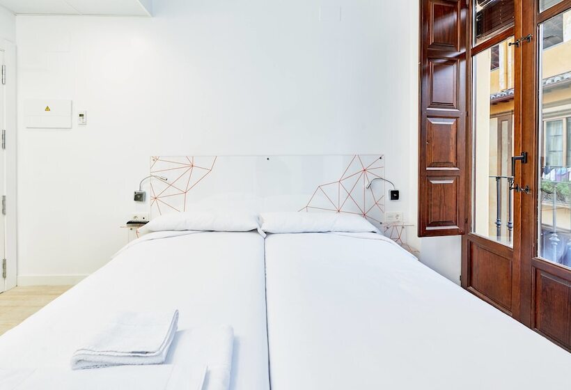 اتاق استاندارد, AMC Granada