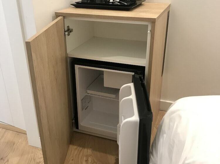 اتاق لوکس چهار تخته, AMC Granada