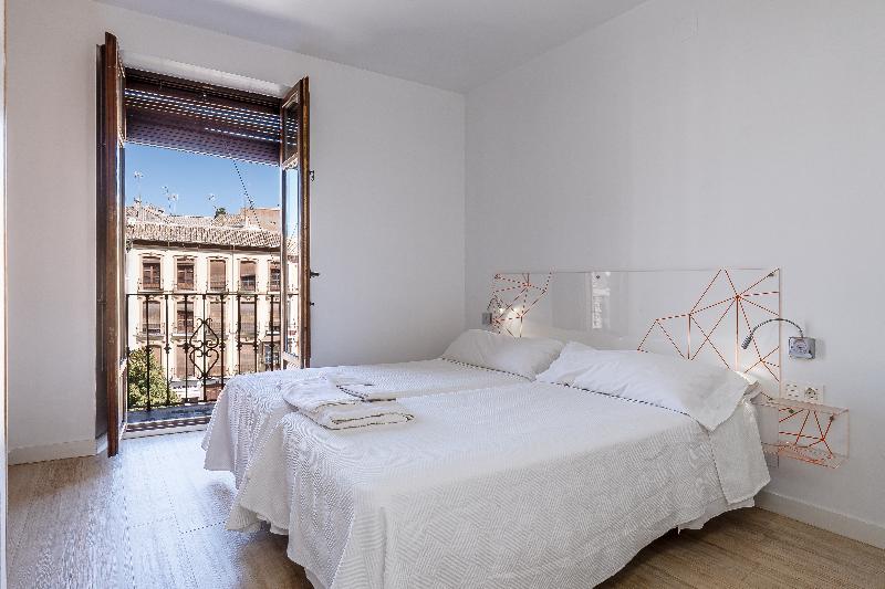 اتاق استاندارد سه نفره, AMC Granada