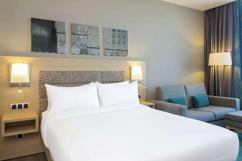اتاق خانوادگی با چشم‌انداز دریا, Hilton Garden Inn Tanger City Center