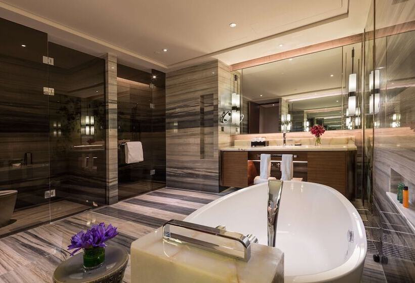 اتاق اجرایی, Hilton Urumqi