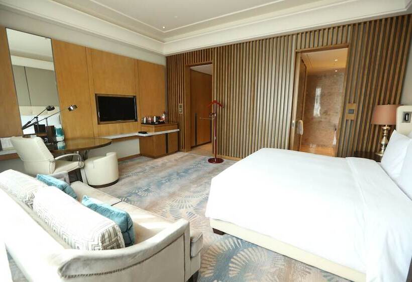 اتاق اجرایی, Hilton Urumqi