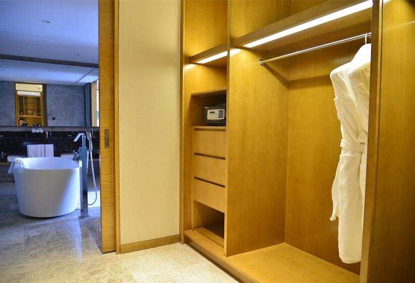 سوئیت پریمیوم, Hilton Urumqi