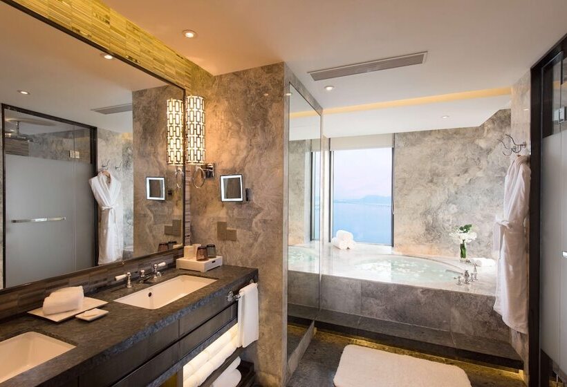 Deluxe Suite Sea View, Hilton Zhoushan