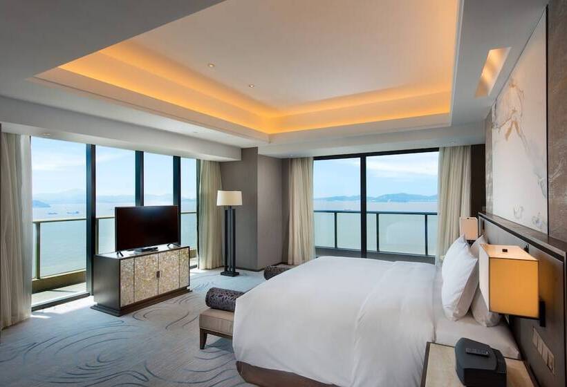 Deluxe Suite Sea View, Hilton Zhoushan