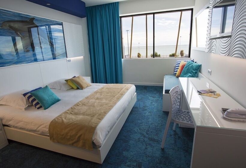 اتاق استاندارد با چشم‌انداز دریا, Marineland Hôtel