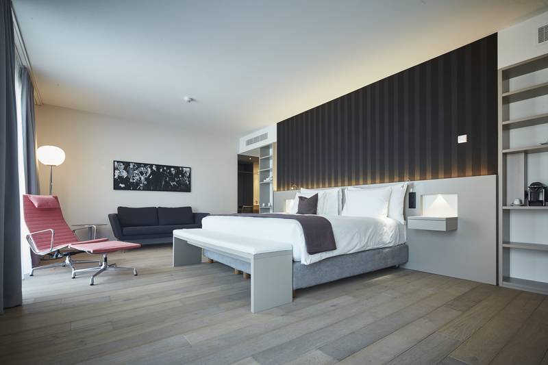 سوییت جونیور, Modern Times Hotel, Vevey, A Tribute Portfolio