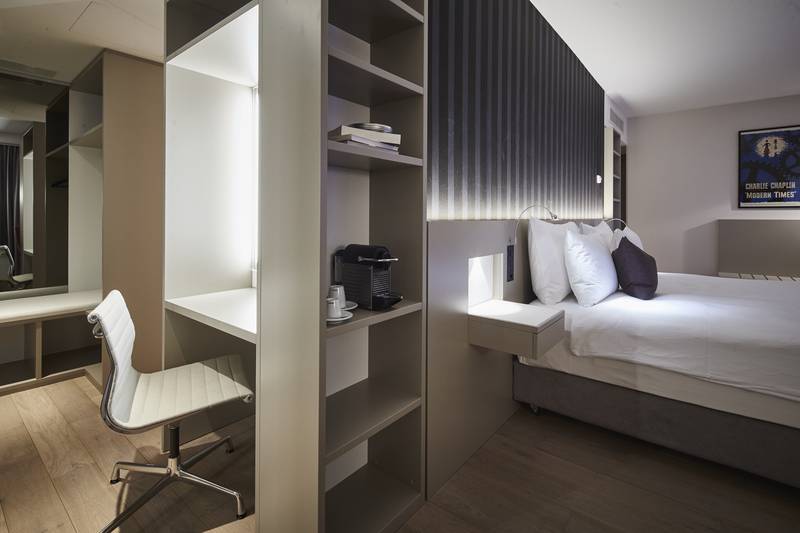 سوییت جونیور, Modern Times Hotel, Vevey, A Tribute Portfolio
