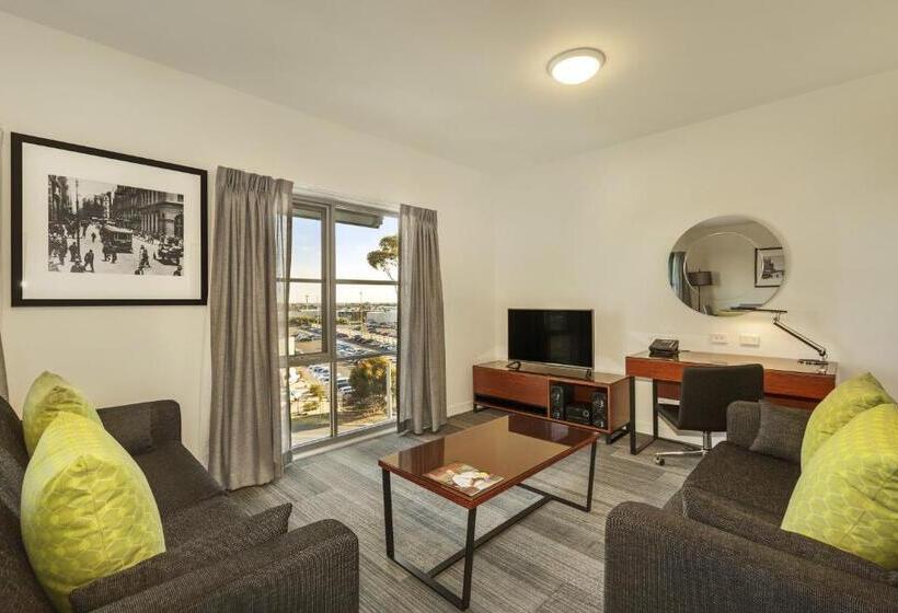 3 Bedroom Apartment, Quest Melbourne Airport