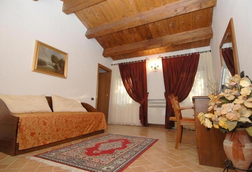 اتاق استاندارد چهار تخته, Colleverde Country House Spa & Benessere Urbino