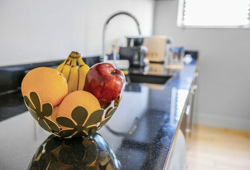 استودیوی استاندارد, Seaside All Suites