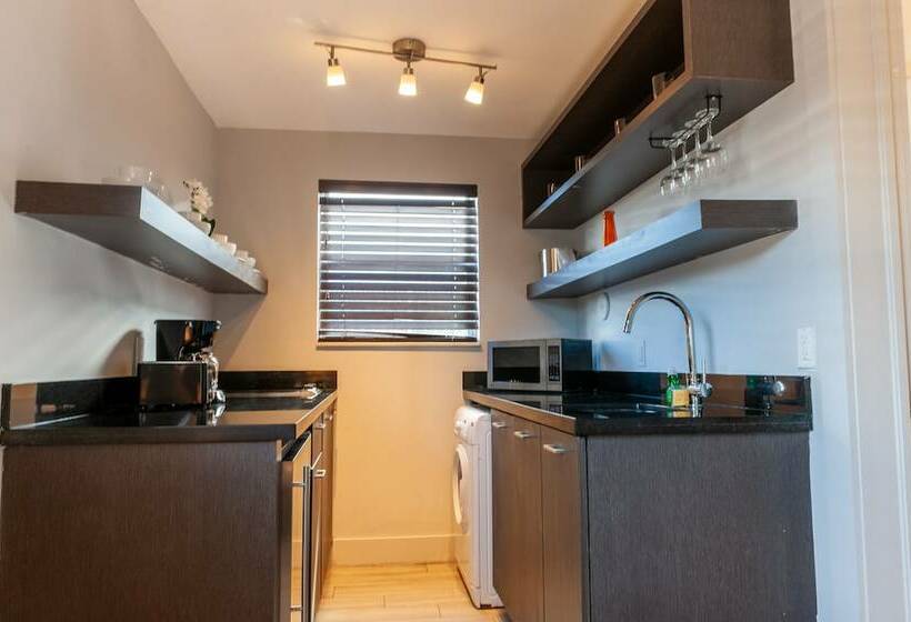 استودیوی استاندارد, Seaside All Suites
