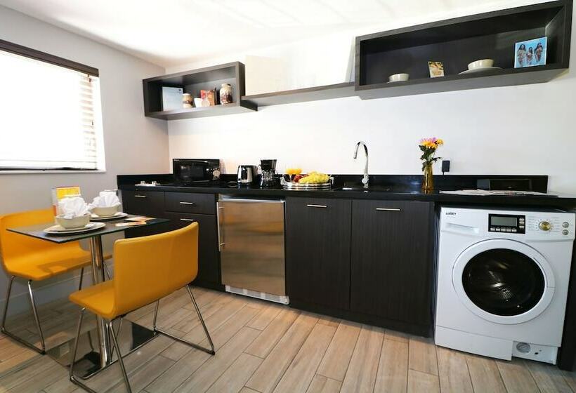 استودیوی استاندارد, Seaside All Suites