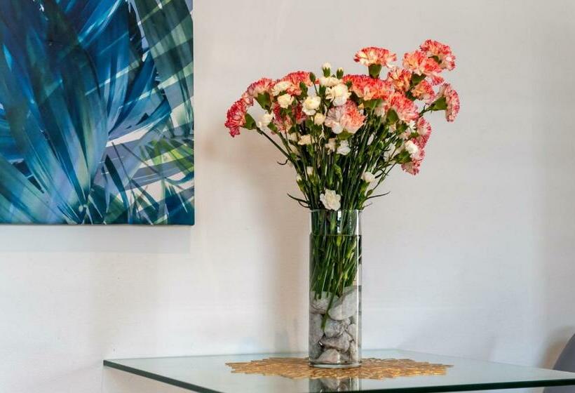 استودیوی استاندارد, Seaside All Suites